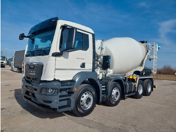Truk pengaduk beton MAN TGS
