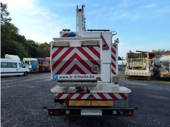 Interior photo 1: Truk Iveco EuroCargo 120 E18 + COMET 151TAL (15 m)