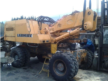 Ekskavator roda LIEBHERR A 912
