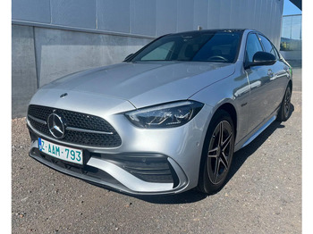 Mobil sedan MERCEDES-BENZ