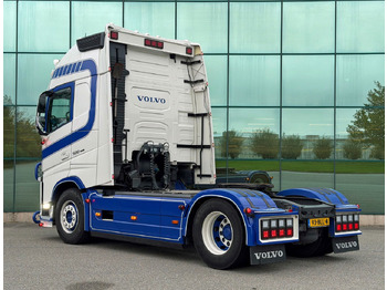 Tractor head Volvo FH 500 Retarder Globetrotter XL 2x Tanks Special Interior TOP Condition NL Truck: gambar 3