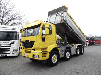 Truk jungkit IVECO Trakker