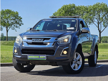 Truk pikap ISUZU