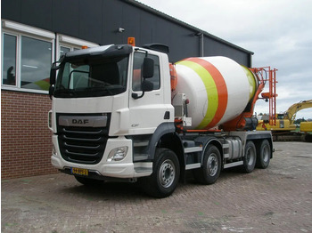 Truk pengaduk beton DAF CF 400
