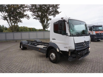 Truk sasis Mercedes-Benz ATEGO 1221 / ENGINE RUNNING / ONLY:253095 KM / AUTOMATIC / EURO-6 / 2017: gambar 2
