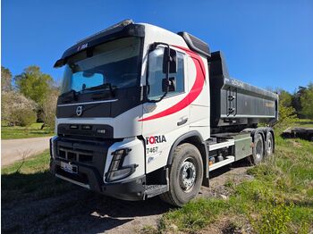Truk jungkit VOLVO FMX