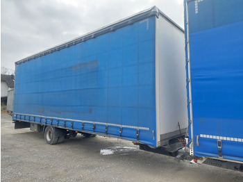 Trailer dengan terpal samping