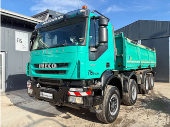 Truk jungkit IVECO Trakker
