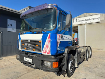 Truk sasis MAN 25.272