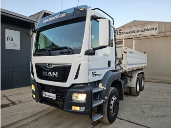 Truk jungkit MAN TGS 26.460