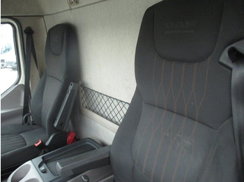 Truk dengan terpal samping DAF LF 12.260: gambar 3