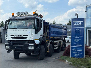 Truk jungkit IVECO Trakker