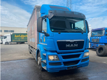 Truk dengan terpal samping MAN