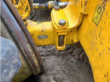 As roda depan JCB