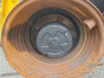 As roda depan JCB