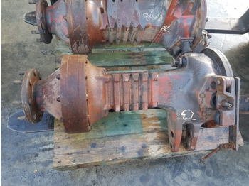 As roda belakang MASSEY FERGUSON