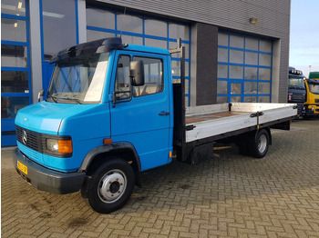 Truk flatbed MERCEDES-BENZ