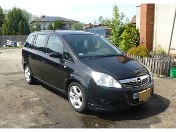 Mobil SUV Opel Zafira 1.9 CDTI Cosmo: gambar 2 Mobil SUV Opel Zafira 1.9 CDTI Cosmo: gambar 2