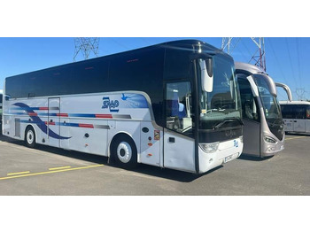 Bus pariwisata VAN HOOL