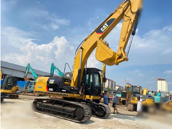 Ekskavator perayap CATERPILLAR 320D2: gambar 2