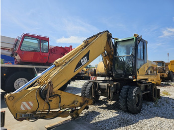 Ekskavator roda CATERPILLAR M318