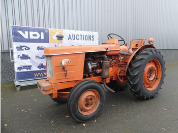 Traktor RENAULT