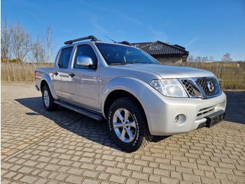 Truk pikap NISSAN Navara