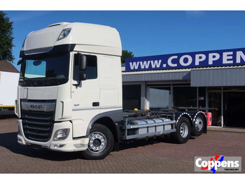 Pengangkut kontainer/ Container truck DAF XF 106 450