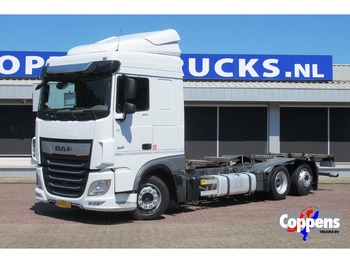 Pengangkut kontainer/ Container truck DAF XF 450