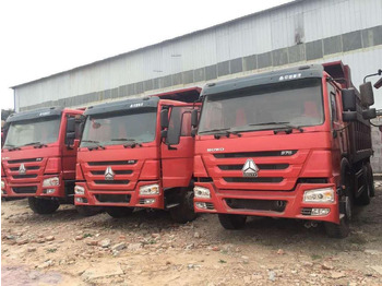 Truk jungkit SINOTRUK HOWO