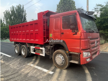 Truk jungkit SINOTRUK HOWO