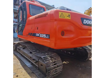 Ekskavator perayap DOOSAN DX225