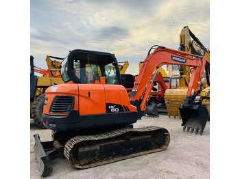 Ekskavator perayap DOOSAN DX60