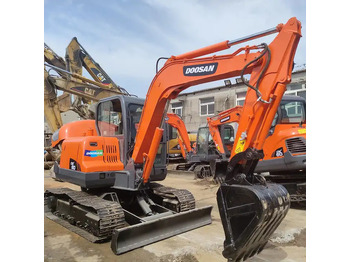 Ekskavator perayap DOOSAN DX60