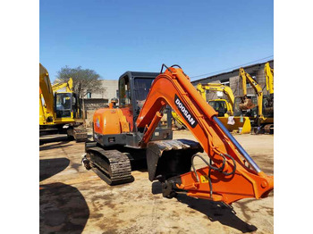 Ekskavator perayap DOOSAN DX225