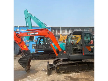 Ekskavator perayap DOOSAN DX60