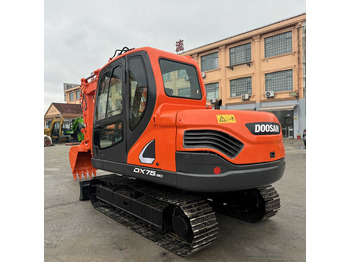 Ekskavator perayap DOOSAN DX75