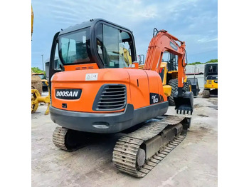 Ekskavator perayap DOOSAN DX60