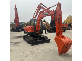 Ekskavator perayap DOOSAN DX60