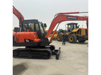 Ekskavator perayap DOOSAN DX60