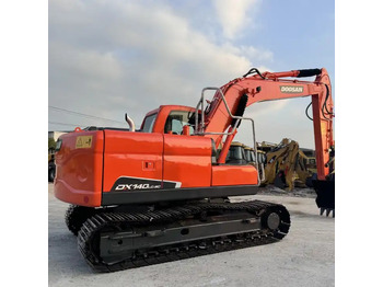 Ekskavator perayap DOOSAN DX140