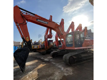 Ekskavator perayap DOOSAN DX300