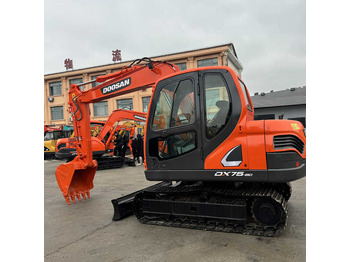 Ekskavator perayap DOOSAN DX75