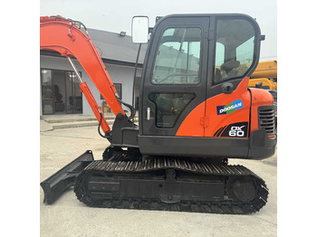Ekskavator perayap DOOSAN DX60