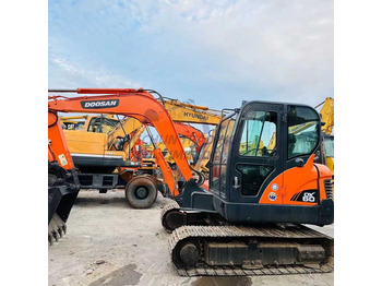 Ekskavator perayap DOOSAN DH60-7