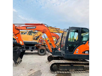 Ekskavator perayap DOOSAN DX225