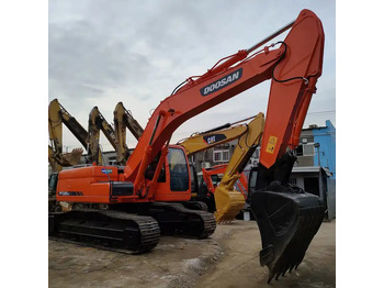 Ekskavator perayap DOOSAN DX225