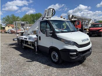 Platform udara yang dipasang di truk IVECO Daily