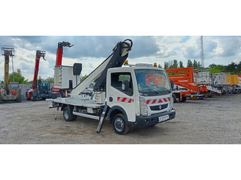 Platform udara yang dipasang di truk RENAULT Maxity