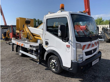 Platform udara yang dipasang di truk RENAULT Maxity